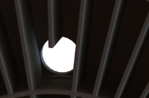 Detailaufnahme eines Kabelausgangsloches
